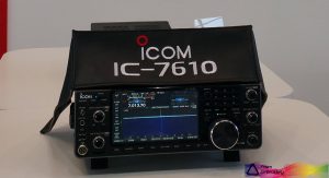ic_7610_Messe Icom IC-7610 Radio dust cover by DXCovers ( Prism Embroidery )